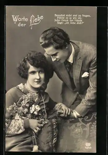 Foto-AK EAS Nr. 7424 /2: Ein junges Paar in inniger Pose, sie sitzend