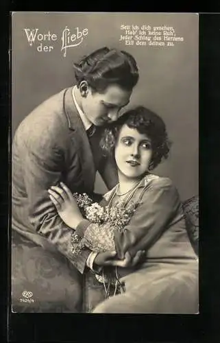 Foto-AK EAS Nr. 7424 /4: Junger Mann mit seiner Ehefrau im Arm