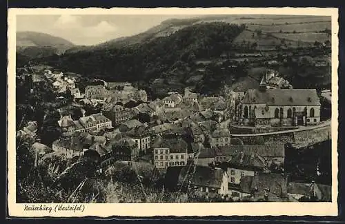 AK Neuerburg /Eifel, Ortsansicht mit Bergen aus der Vogelschau