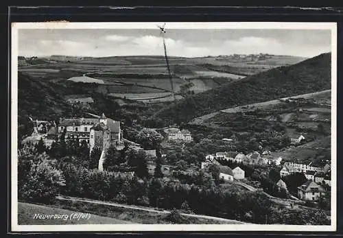 AK Neuerburg /Eifel, Totalansicht mit Umgebung aus der Vogelschau