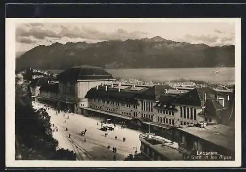 AK Lausanne, La Gare et les Alps