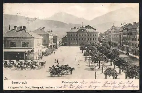 AK Innsbruck, Kutschen am Bahnhofplatz