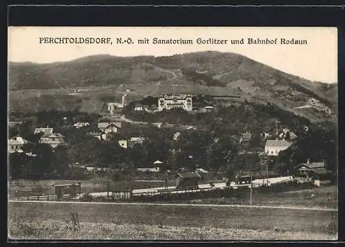 AK Perchtoldsdorf /N. Ö., Ortsansicht mit Bahnhof Rodaun und Sanatorium Gorlitzer