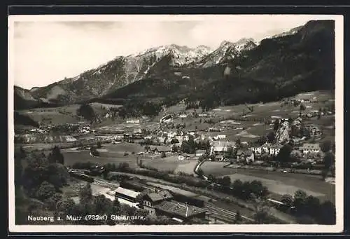 AK Neuberg a. Mürz, Gesamtansicht mit Bahnhof und Bergpanorama aus der Vogelschau