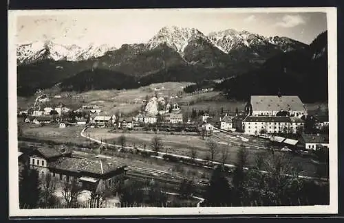 AK Neuberg a. d. Mürz, Gesamtansicht mit Bahnhof und Bergpanorama, von oben gesehen