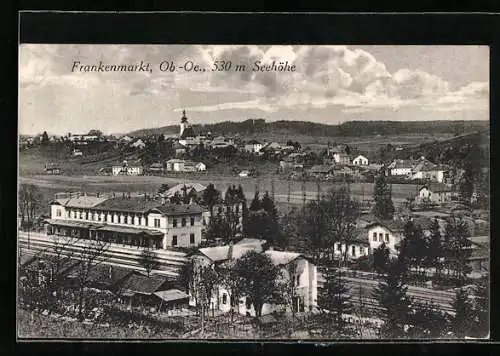 AK Frankenmarkt /Ob.-Oe., Bahnhof, Ortsansicht mit Kirche