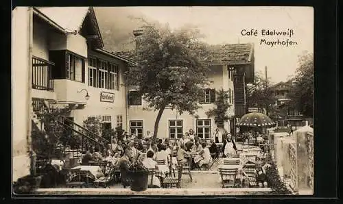 AK Mayrhofen /Zillertal, Café Edelweiss mit Gästen