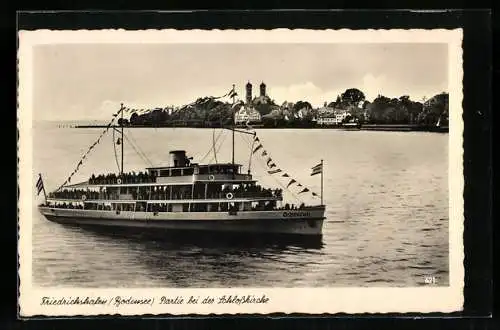 AK Friedrichshafen /Bodensee, Dampfer Schwaben vor der Schlosskirche