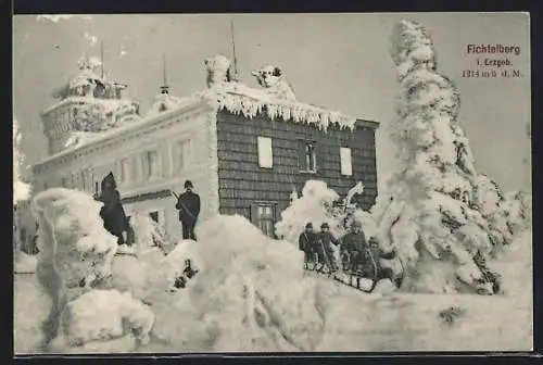 AK Fichtelberg / Erzgeb., Unterkunftshaus Fichtelberg W. Hielke im Winter