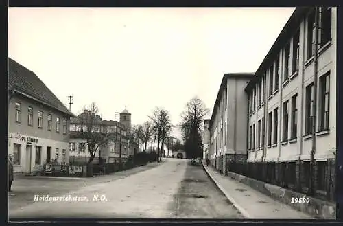 AK Heidenreichstein /N. Ö., Kaufmann Joh. Nöbauer, Strassenpartie