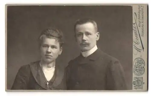 Fotografie M. Creutz, Hamburg, Altonaerstr. 2, Bürgerliches Ehepaar im Portrait