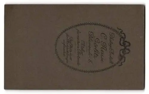 Fotografie C. Neuse, Görlitz, Blumenstr. 8, Mutter mit zwei lächelnden Töchtern