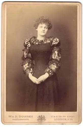 Fotografie W. & D. Downey, London, Helena Modrzejewska, polnische Schauspielerin mit Locken