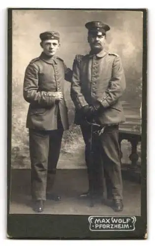 Fotografie Max Wolf, Pforzheim, Ansicht Pforzheim, Blick nach dem Fotoatelier am Schulberg 3, Wappen