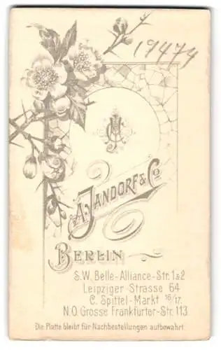 Fotografie A. Jandorf & Co., Berlin, Belle-Alliance-Str. 1&2, Monogramm des Fotografen von Blumen umringt