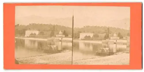 Stereo-Fotografie unbekannter Fotograf, Ansicht Bellagio, Boot am Ufer des Lac de Come