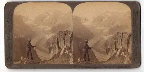 Stereo-Fotografie Underwood & Underwood Publ., New York, Ansicht Grindelwald, Wanderer überblickt Fieschergletscher