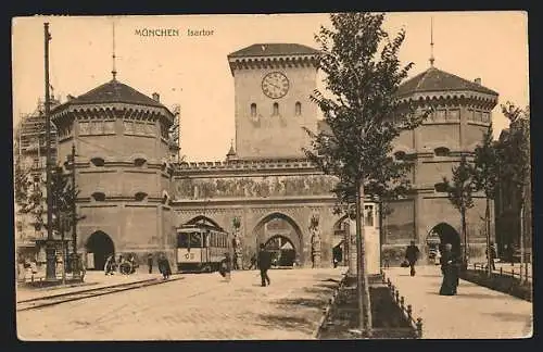 AK München, Strassenbahn vor dem Isartor