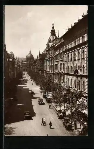 AK Budapest, Alkotmány-Gasse aus der Vogelschau