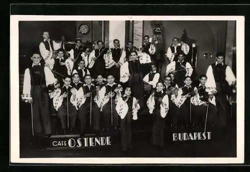 AK Budapest, Musikergruppe im Cafe Ostende