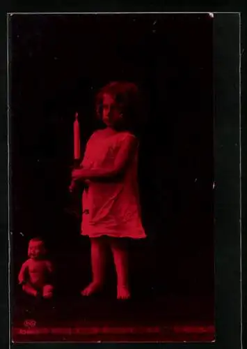 Foto-AK EAS Nr. 10188 /5: Ein junges Mädchen mit einer Kerze neben ihrer Puppe