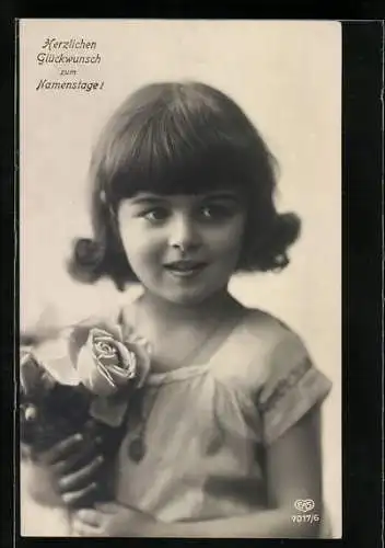 Foto-AK EAS Nr. 7017 /6: Junges Mädchen mit Blumen und einer Kette