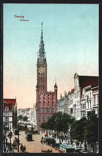 AK Danzig / Gdansk, Strassenpartie mit Rathaus & Strassenbahn