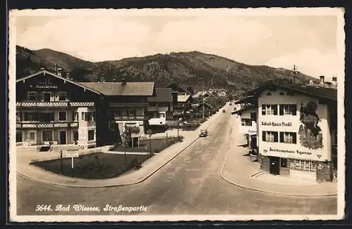 AK Bad Wiessee, Strassenpartie mit Haus Ursula und Schuh-Haus Fischl