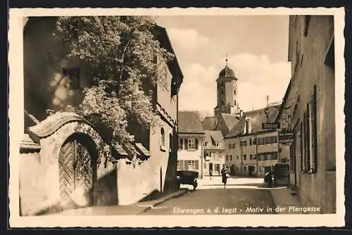 AK Ellwangen, die Pfarrgasse mit Gaststätte Waldhorn, Obst und Gemüseladen, Kirche