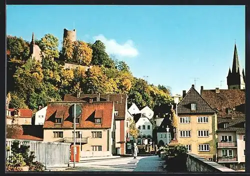 AK Gemünden a. Main, Strassenpartie mit Blick zur Ruine