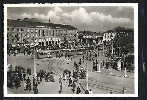 AK Basel, Strassenbahn vor Messegebäude