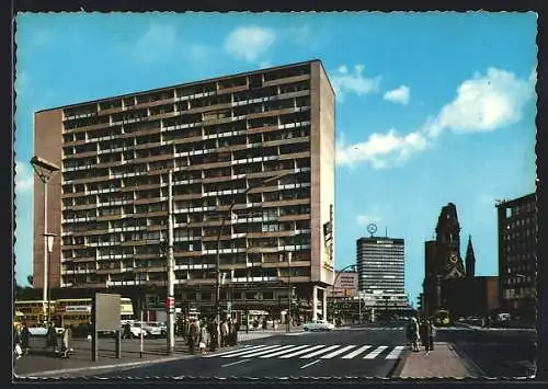 AK Berlin, Partie am Bahnhof Zoo, Blick zum Europa-Center, Kaiser Wilhelm Gedächtniskirche