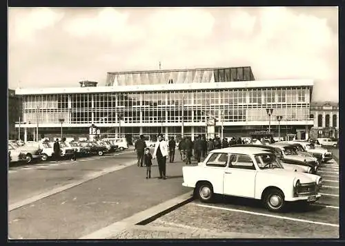 AK Dresden, Parkplatz vor dem Kulturpalast
