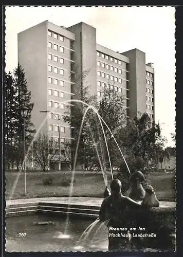 AK Braunau am Inn, Das Hochhaus Laabstrasse, Brunnen