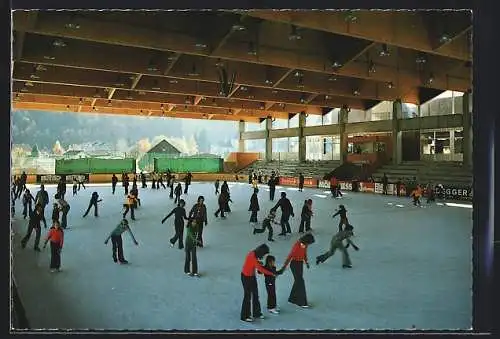 AK Bad Reichenhall, Gäste in der Eislaufhalle