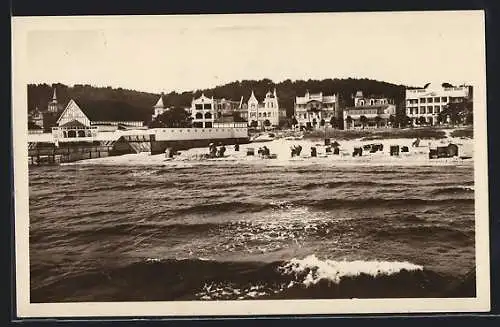 AK Binz a. Rg., Familienbad u. Strandpromenade von der Seebrücke