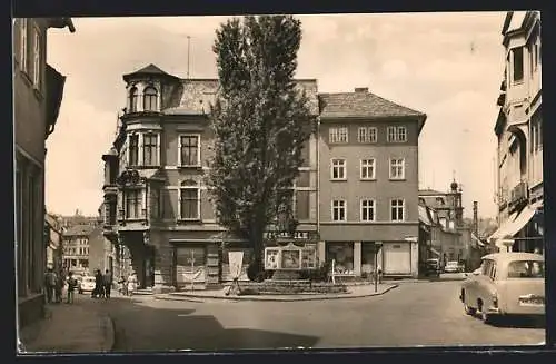 AK Apolda, Puschkinplatz mit Eisdiele und Denkmal