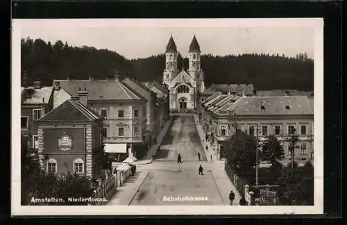 AK Amstetten, Bahnhofstrasse mit Kathedrale und Gasthof Dingl