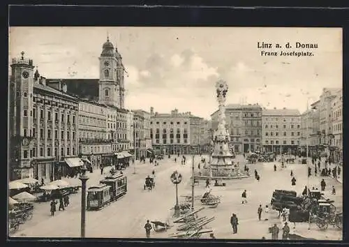 AK Linz a. d. Donau, Franz Josefsplatz mit Geschäften, Denkmal und Strassenbahn