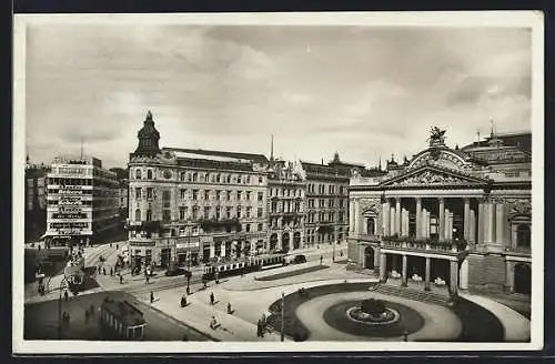 AK Brünn, Theater-Platz mit Strassenbahnen