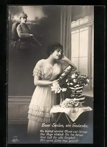 Foto-AK Zwei Seelen, ein Gedanke, Frau erscheint Geist von Soldat