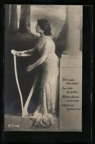 AK Junge Frau im Kleid mit Harfe