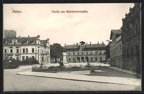 AK Aalen, Partie am Bahnhofvorplatz, mit Denkmal