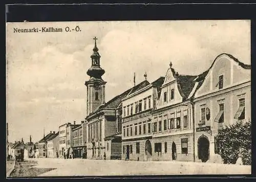 AK Neumarkt im Hausruckkreis, Strassenpartie mit Kirche