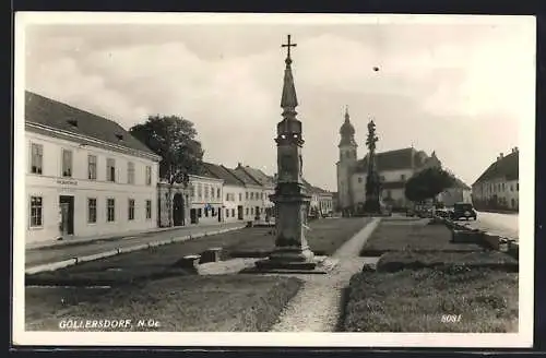 Foto-AK Göllersdorf, Ortszentrum mit Volksschule