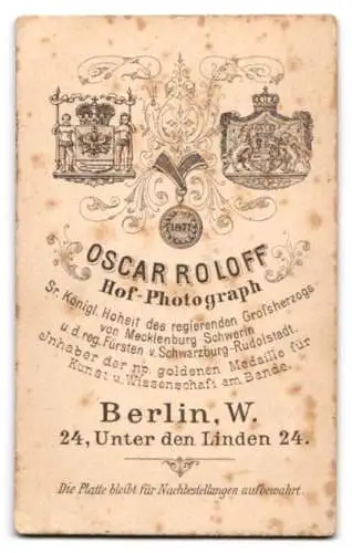 Fotografie Oscar Roloff, Berlin, Unter den Linden 24, Eleganter junger Mann im Anzug