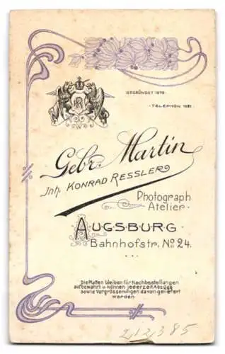 Fotografie Atelier Gebr. Martin, Augsburg, Bahnhofstr. 24, Bürgerliche in hochgeschlossenem Kleid