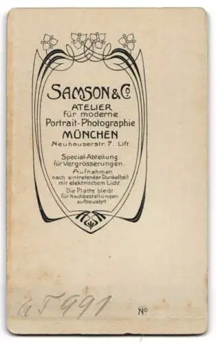 Fotografie Samson & Co., München, Neuhauserstr. 7, Elegante Dame mit Spitzenkragen