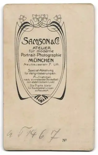 Fotografie Samson & Co., München, Neuhauserstr. 7, Bürgerliche in hochgeschlossenem Kleid mit Halskette