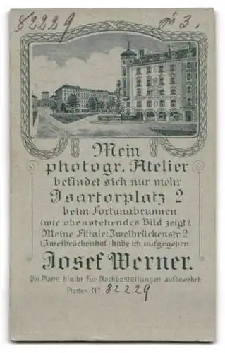 Fotografie Joseph Werner, München, Isarthorplatz 2, Jugendlicher in Anzug und Krawatte mit Brille